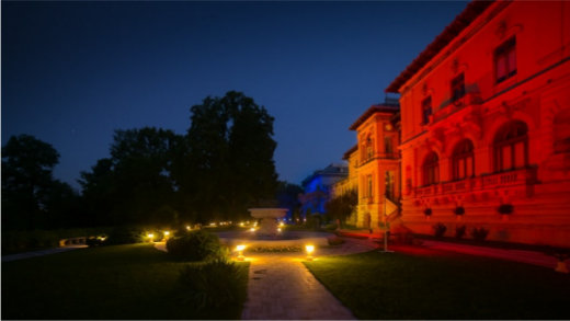Iluminarea Palatului Cotroceni cu prilejul Zilei Drapelului Național